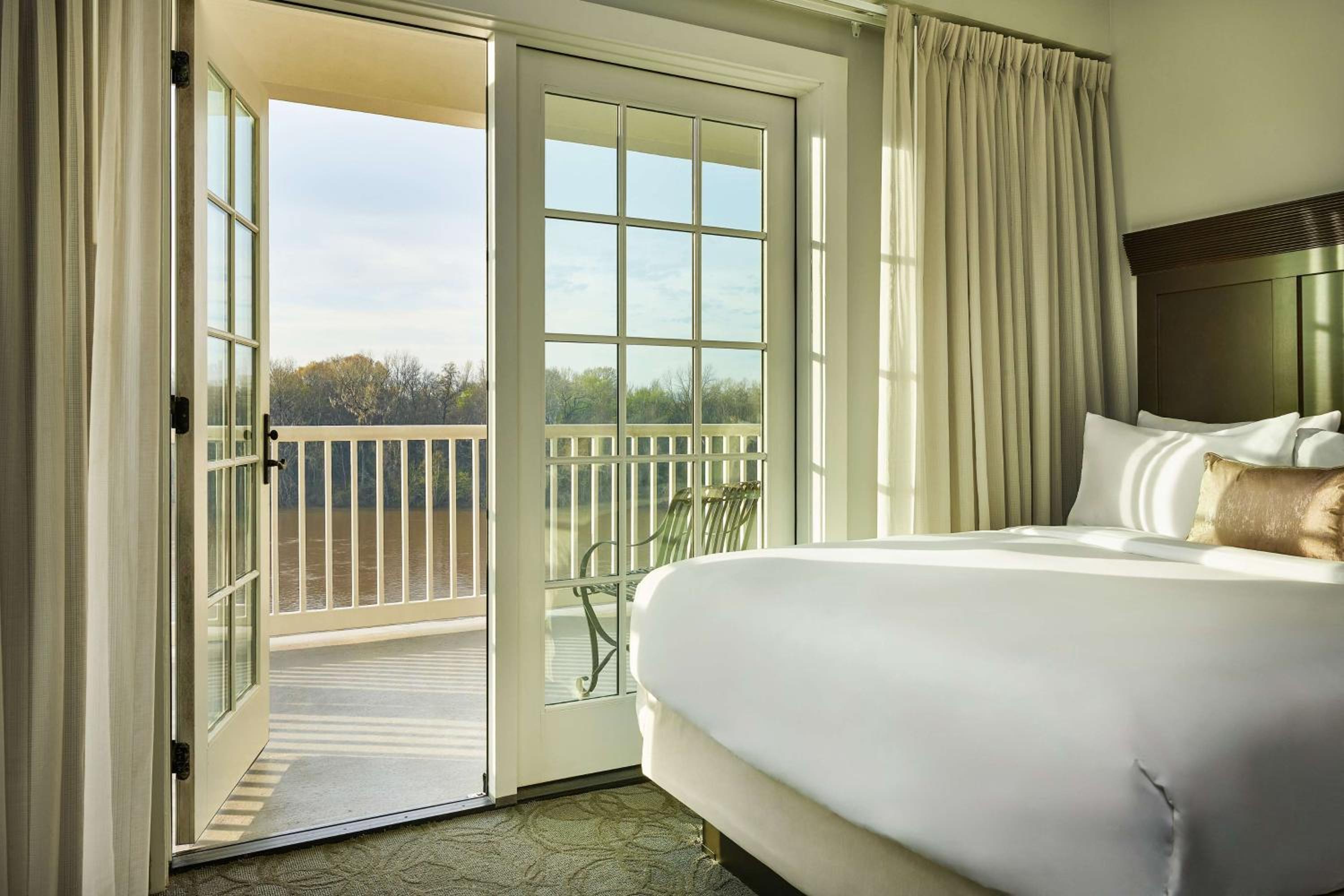 Queen Room With Balcony And River View