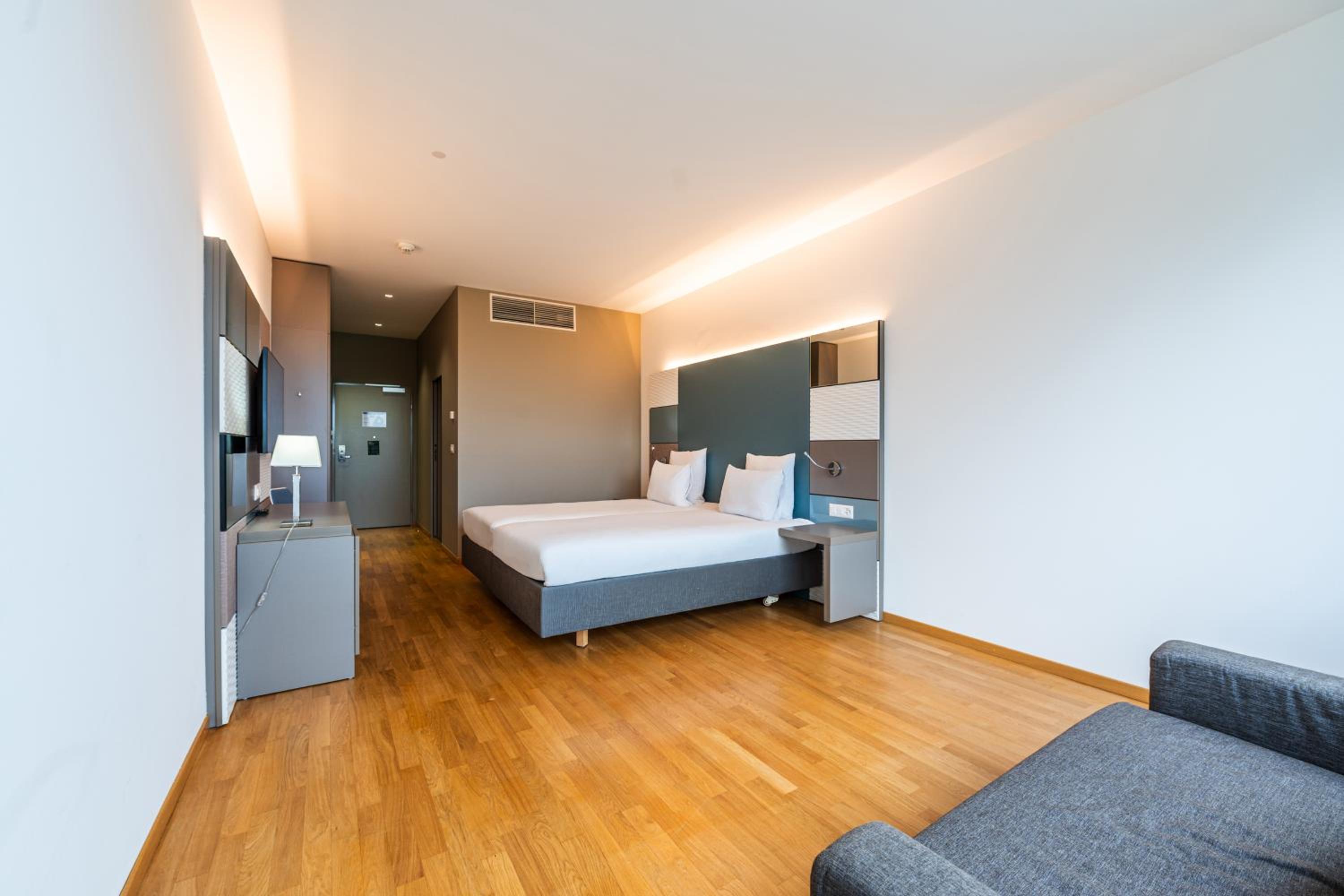 Twin Room - Disability Access thumbnail 5