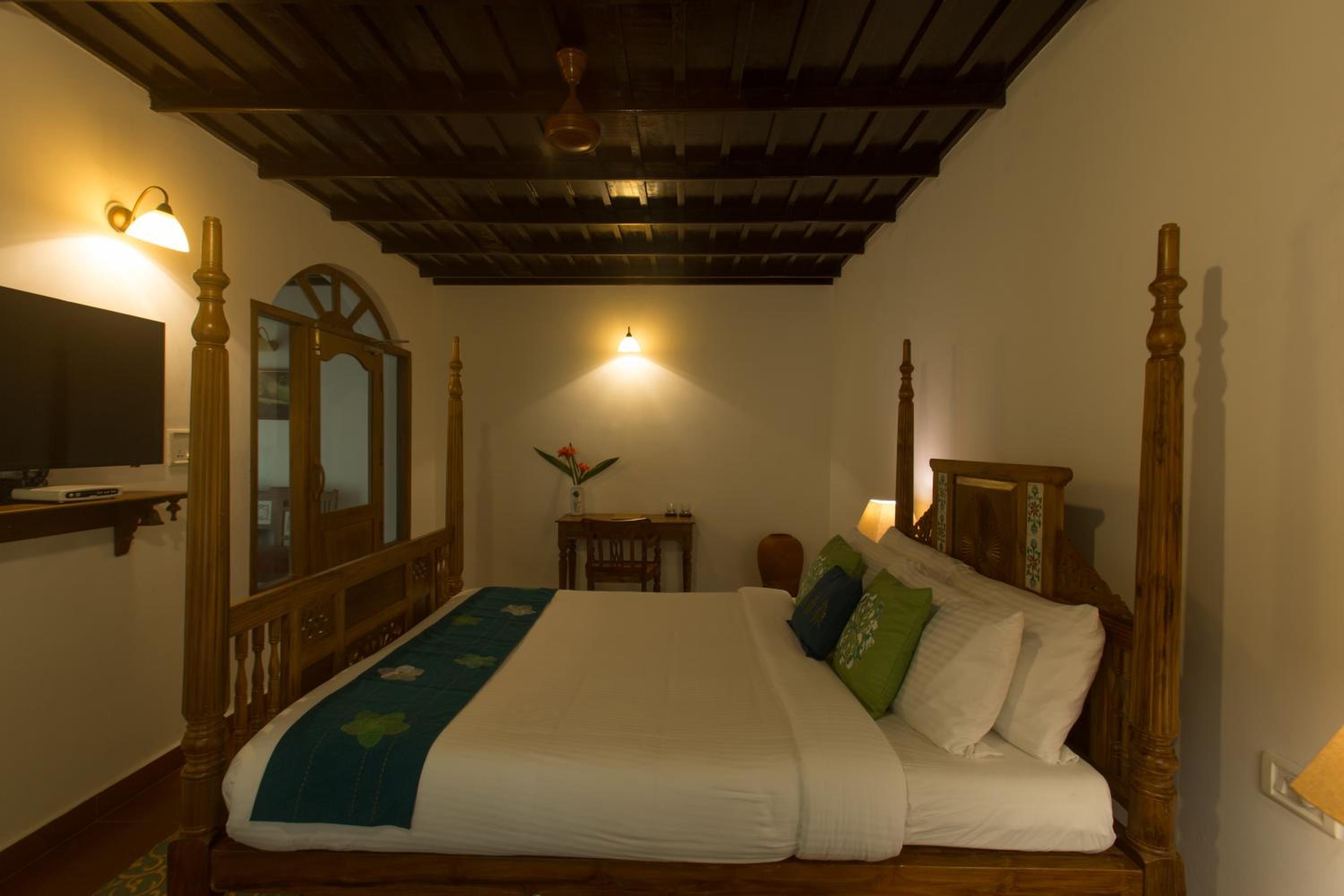 Suite - Photo 1