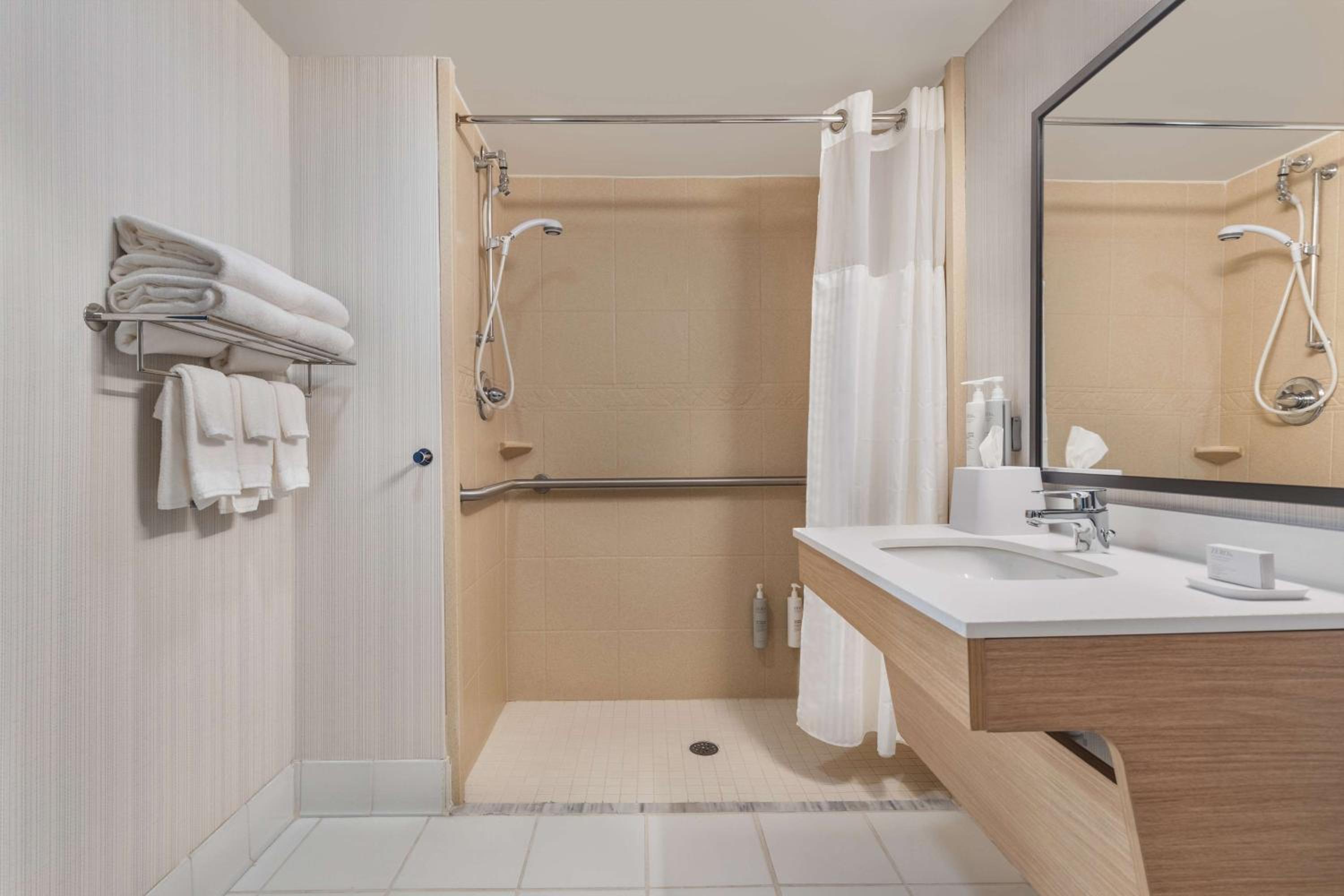 King Room with Mobility Accessible Tub - Photo 2