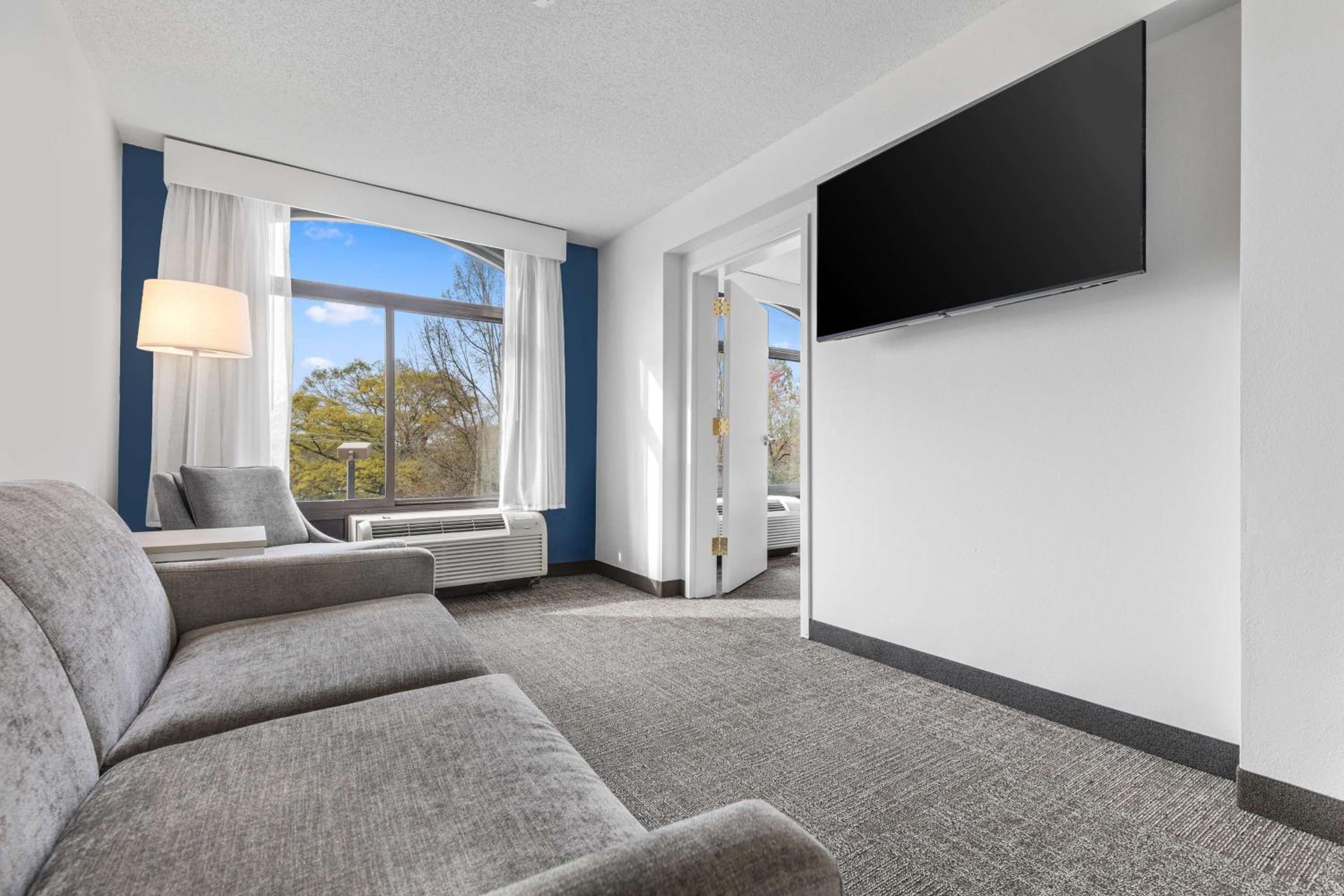 One-Bedroom Queen Suite with Two Queen Beds - Photo 5
