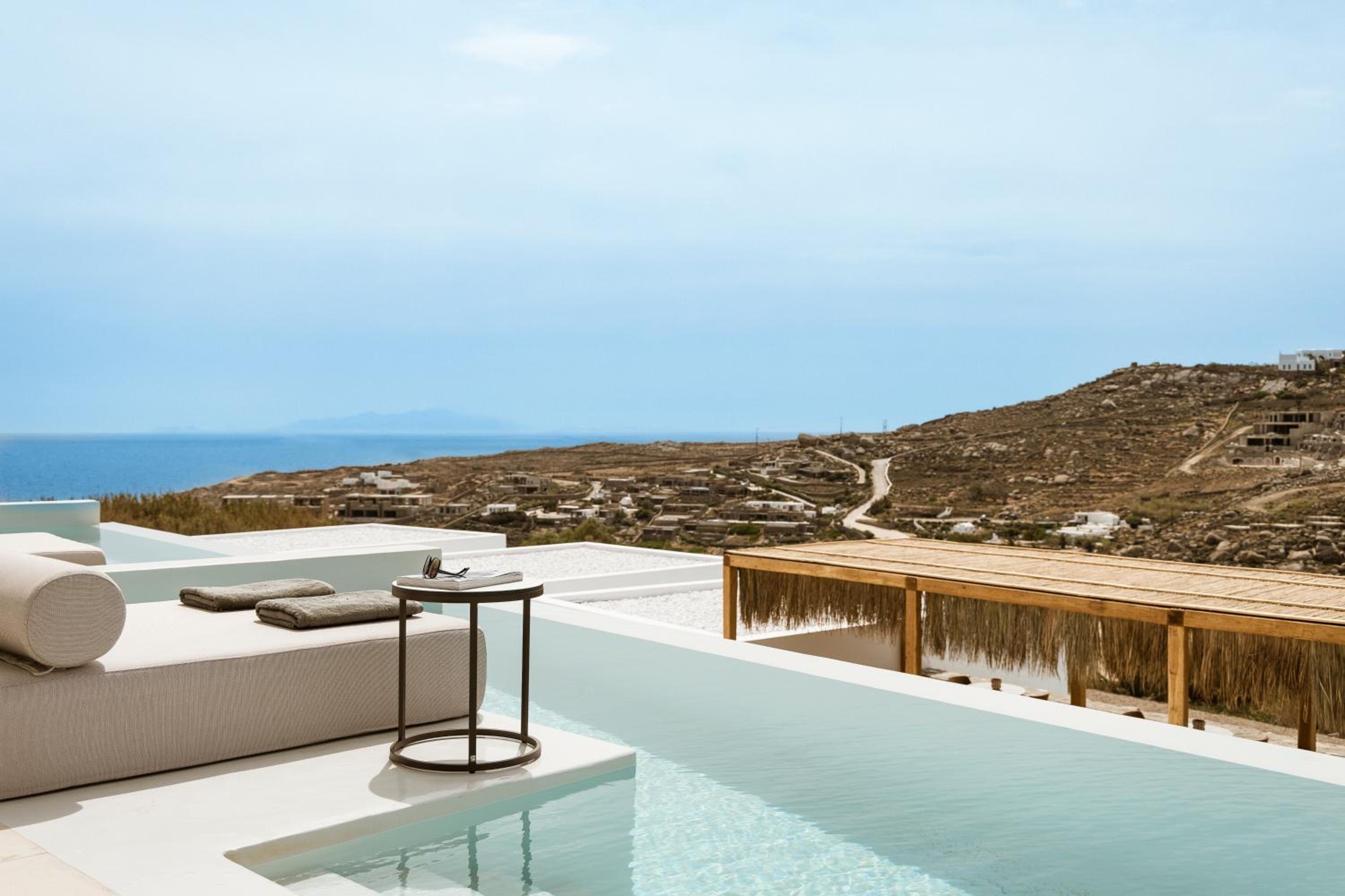 Suite with Side Sea View and Individual Pool - Photo 17