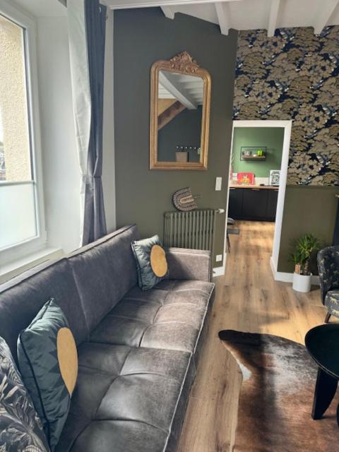 Three-Bedroom Apartment with Park View - Photo 8