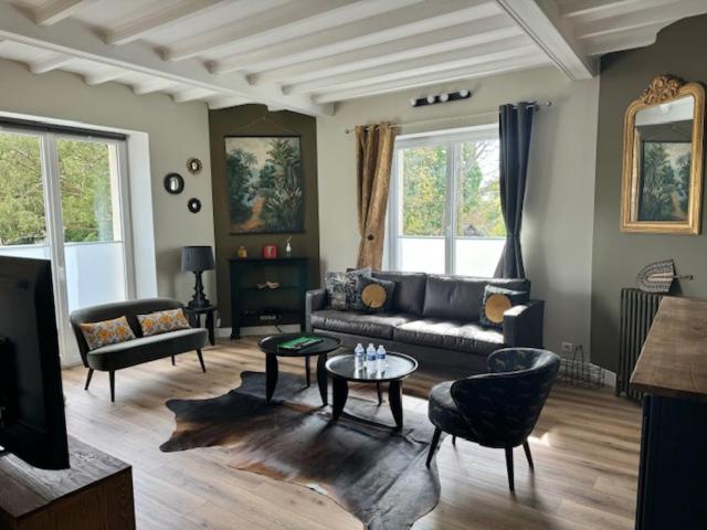 Three-Bedroom Apartment with Park View - Photo 7