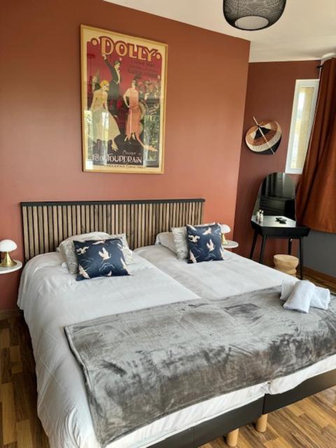 Three-Bedroom Apartment with Park View - Photo 4