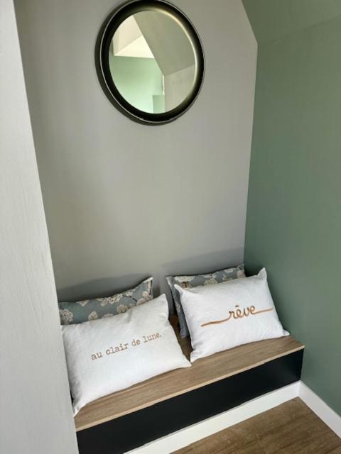 Three-Bedroom Apartment with Park View - Photo 3