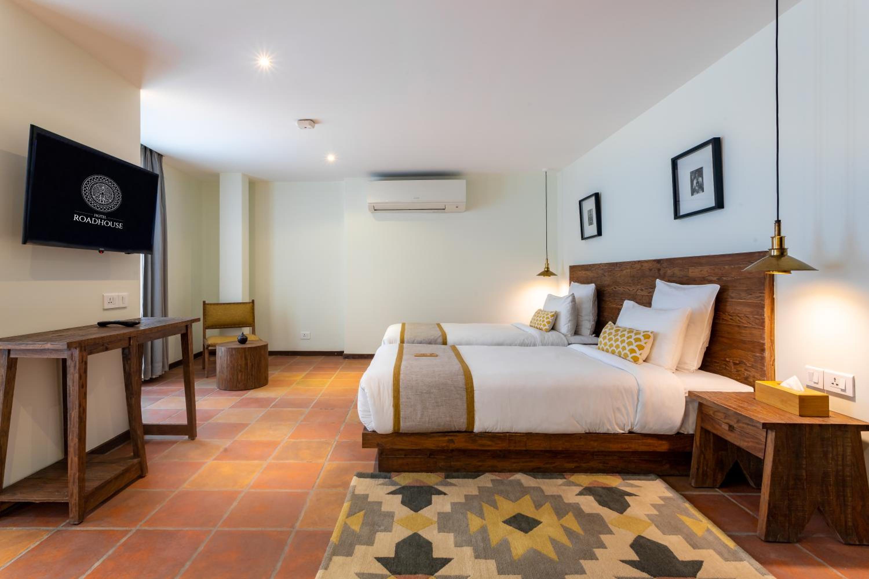 Premium Twin Room - Photo 4