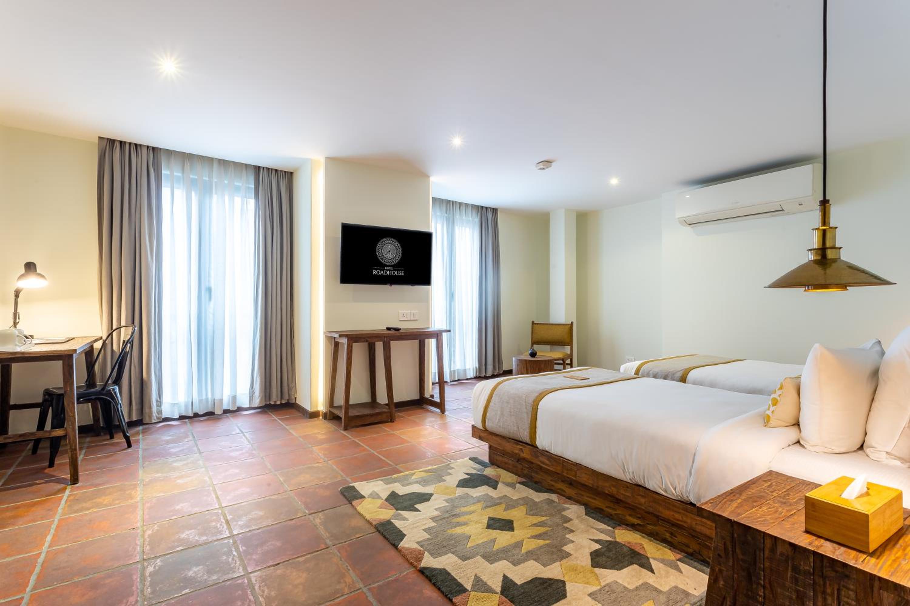 Premium Twin Room - Photo 3