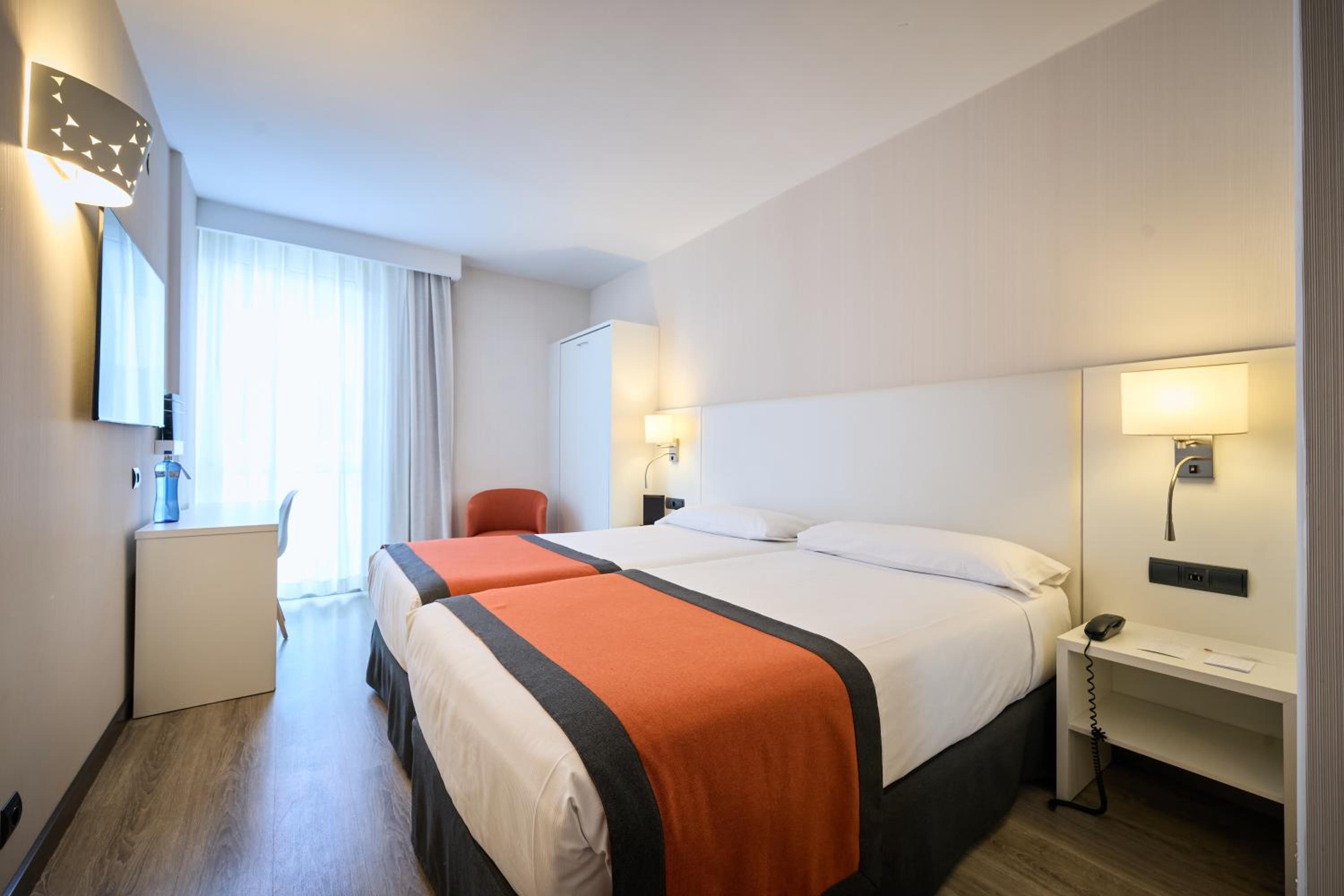 Triple Room (2 Adults + 1 Child) - Photo 2