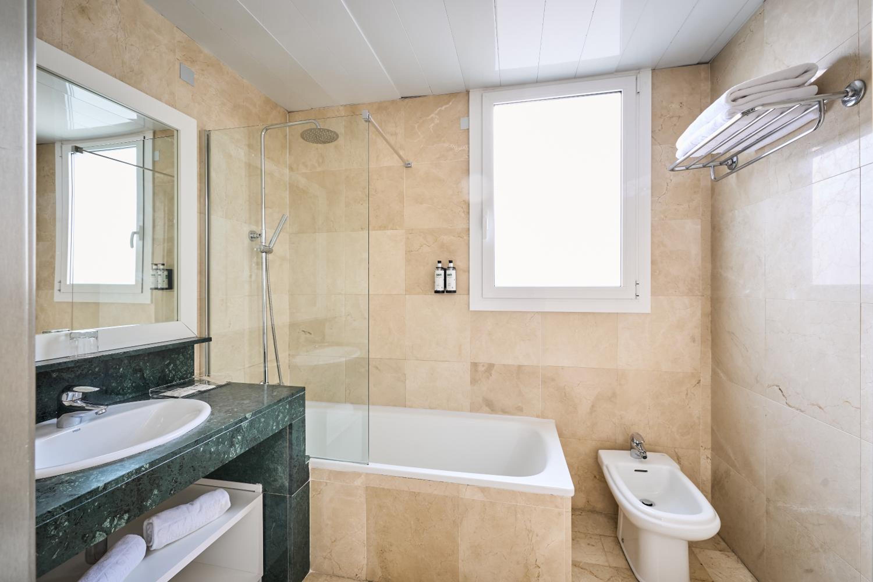 Premium Double Room - Photo 4
