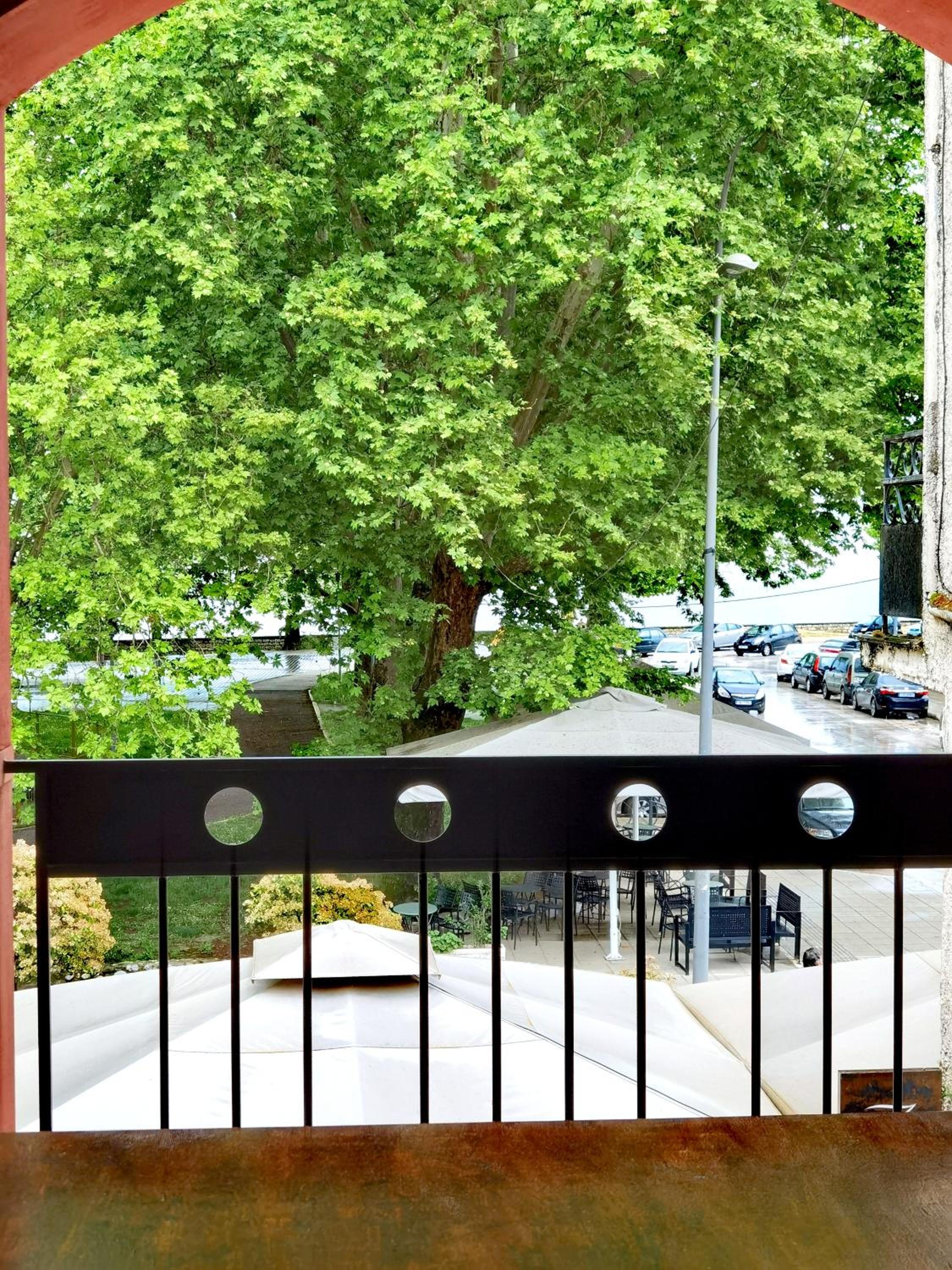 Double Room with Lake View - Photo 9