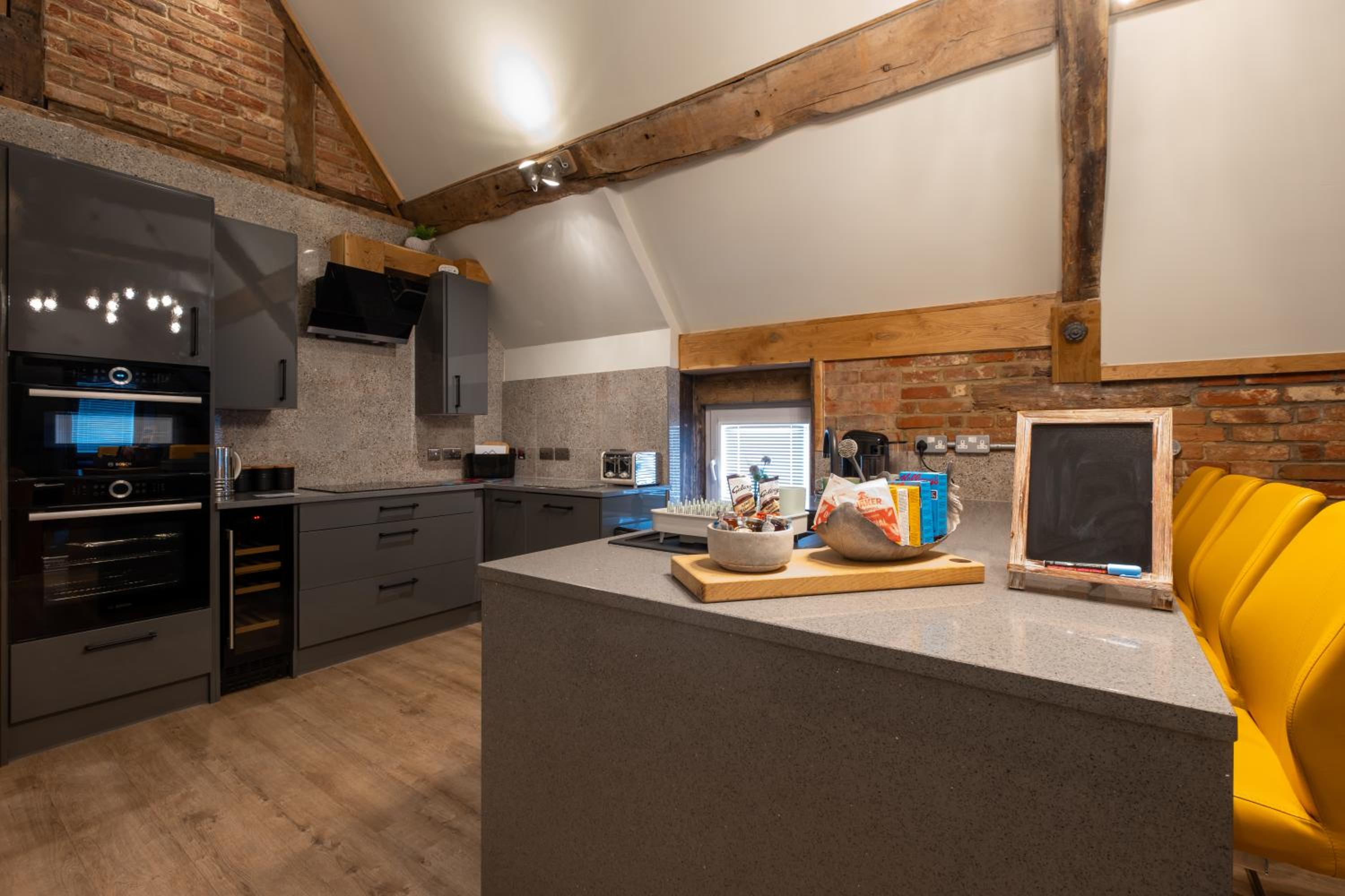 One-Bedroom Apartment - Photo 3