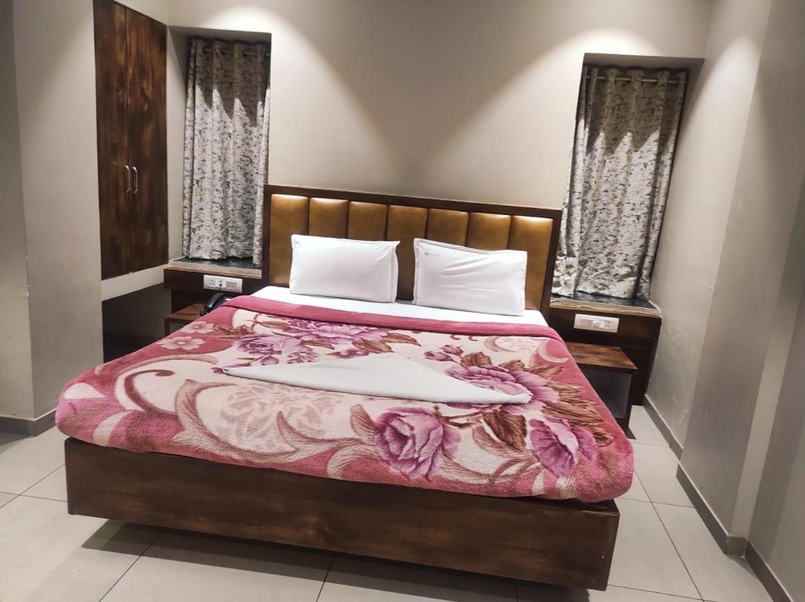 Deluxe Room - Photo 8
