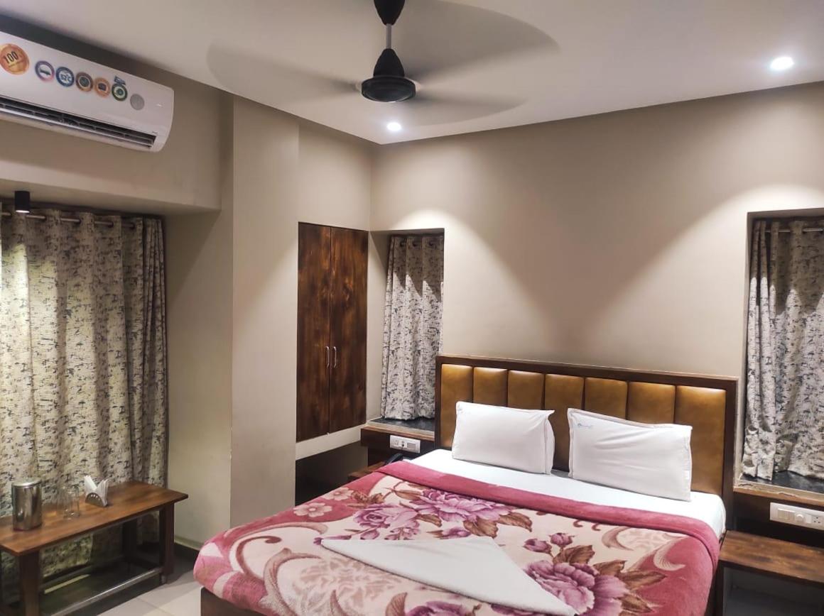 Deluxe Room - Photo 24