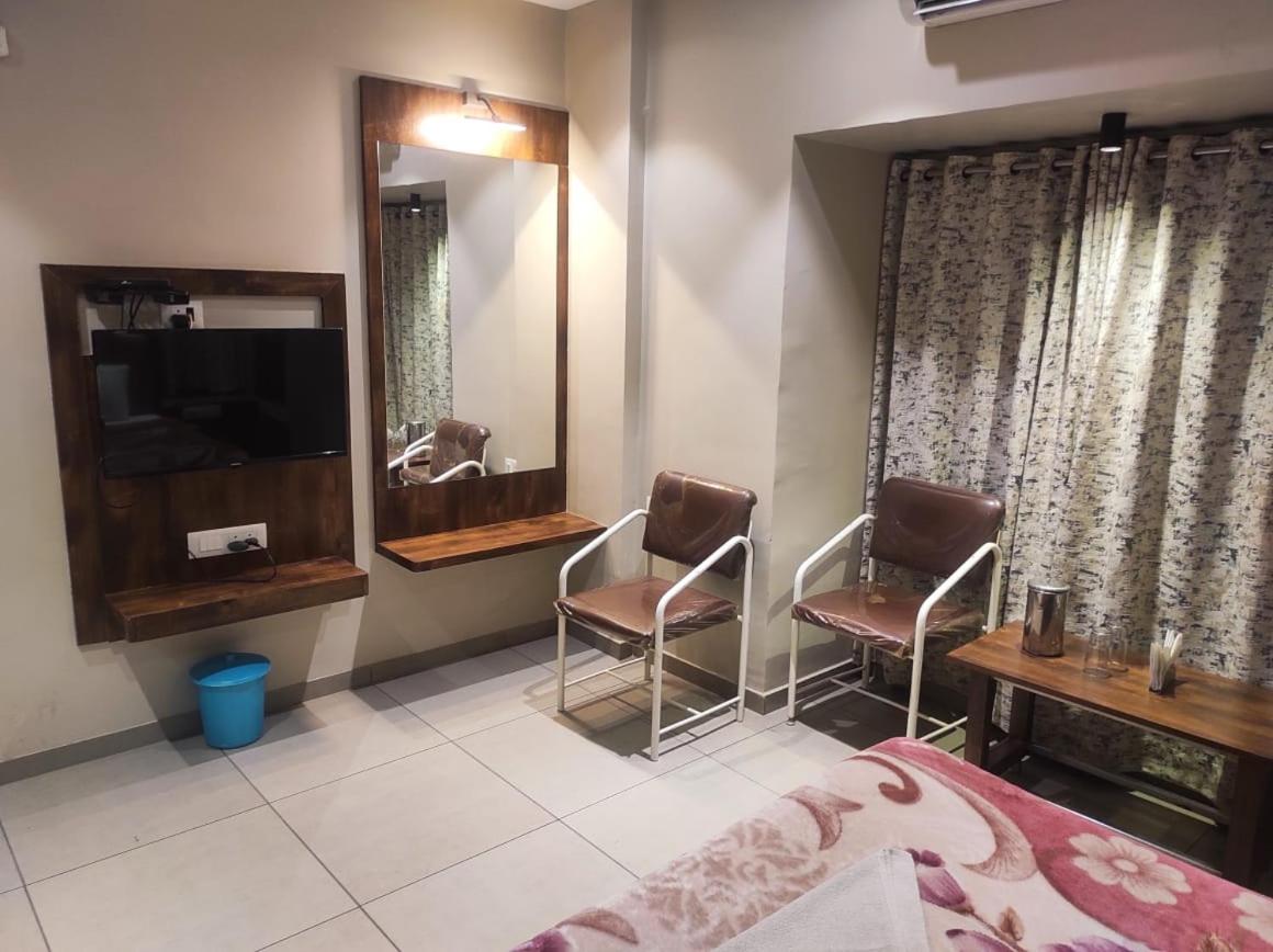 Deluxe Room - Photo 22
