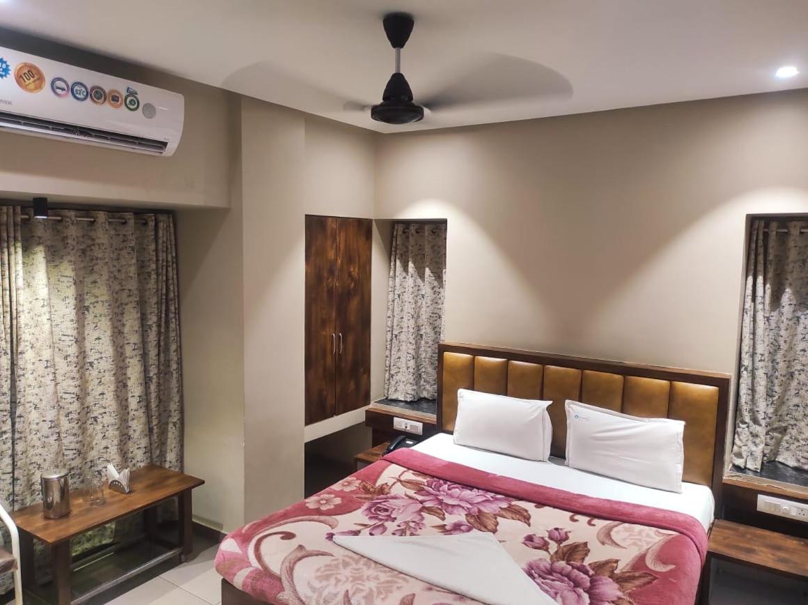 Deluxe Room - Photo 23