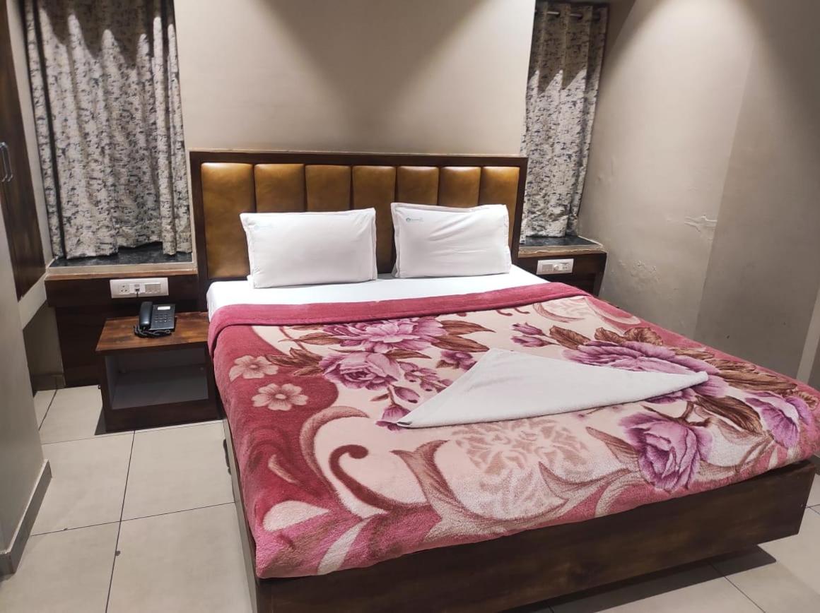 Deluxe Room - Photo 2