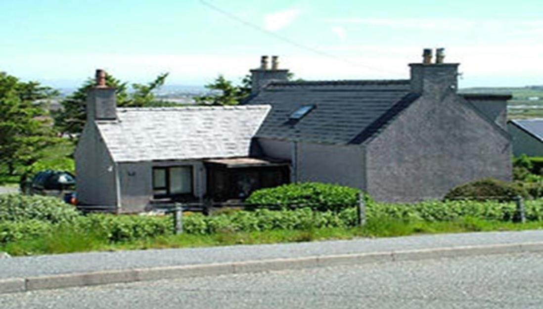 Three-Bedroom House photo 2