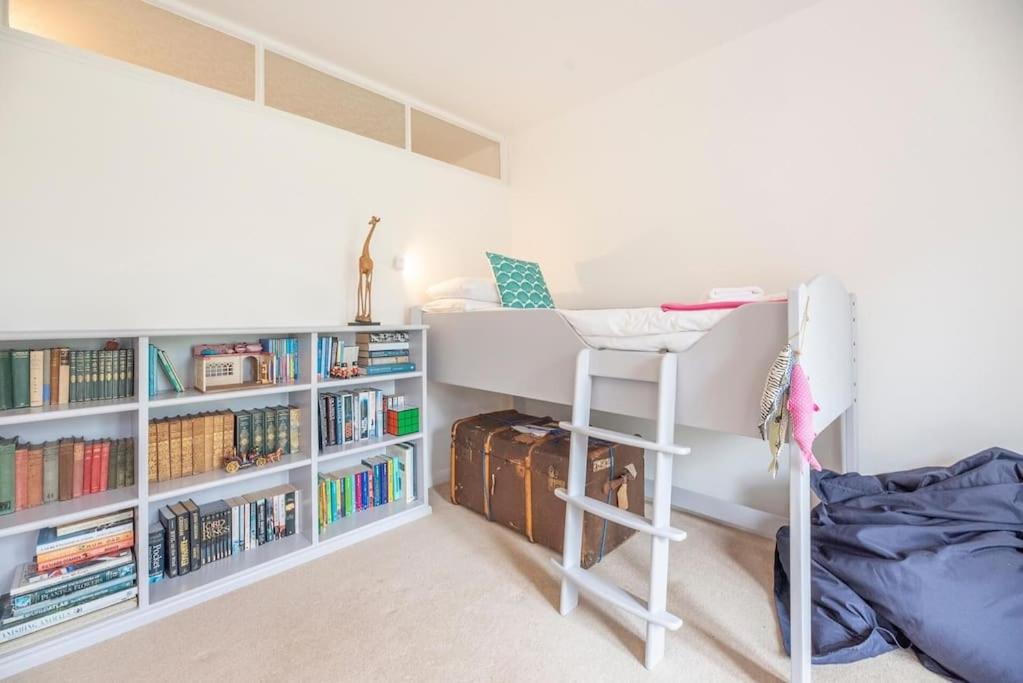 Three-Bedroom House photo 1