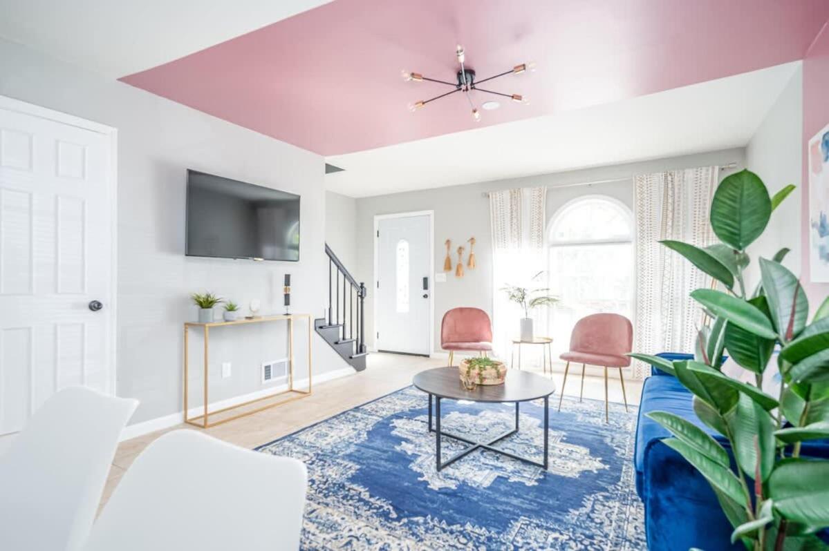 Family Room - Photo 16