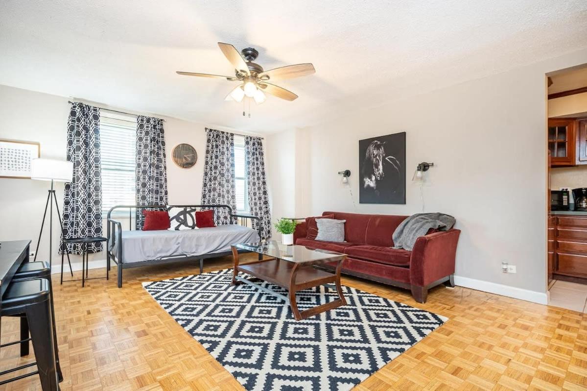 One-Bedroom Apartment - Photo 1