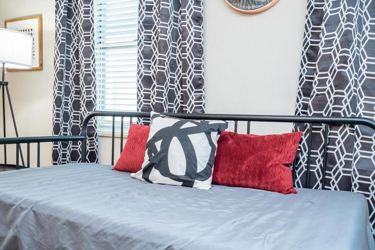 One-Bedroom Apartment - Photo 14