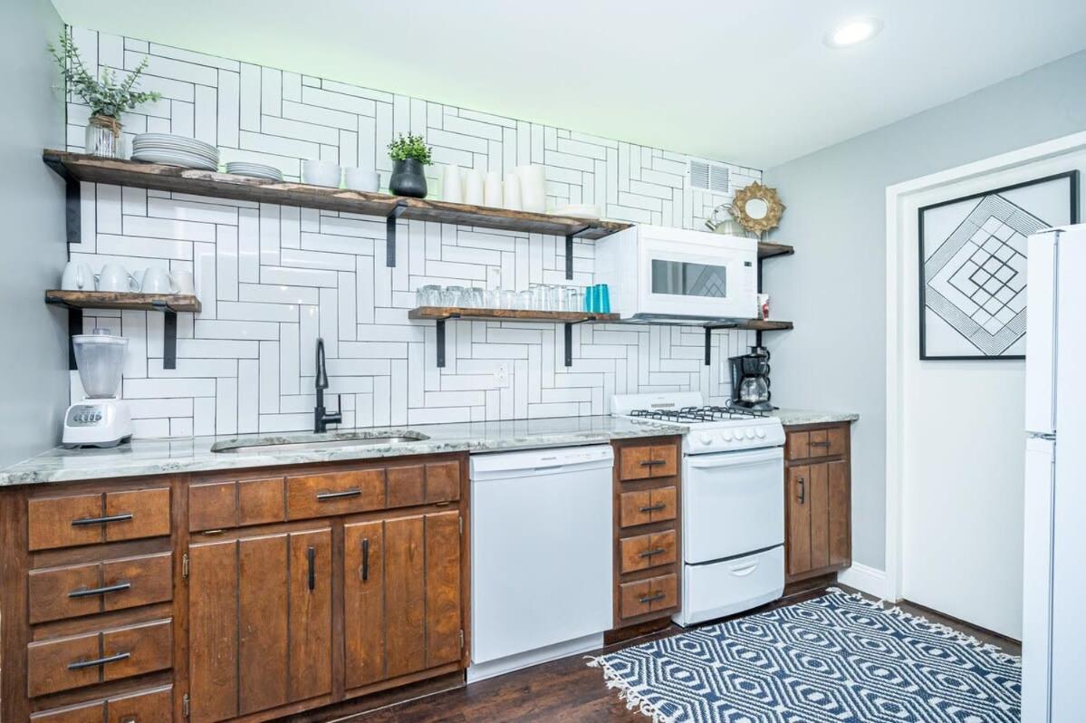 Two-Bedroom Apartment - Photo 18