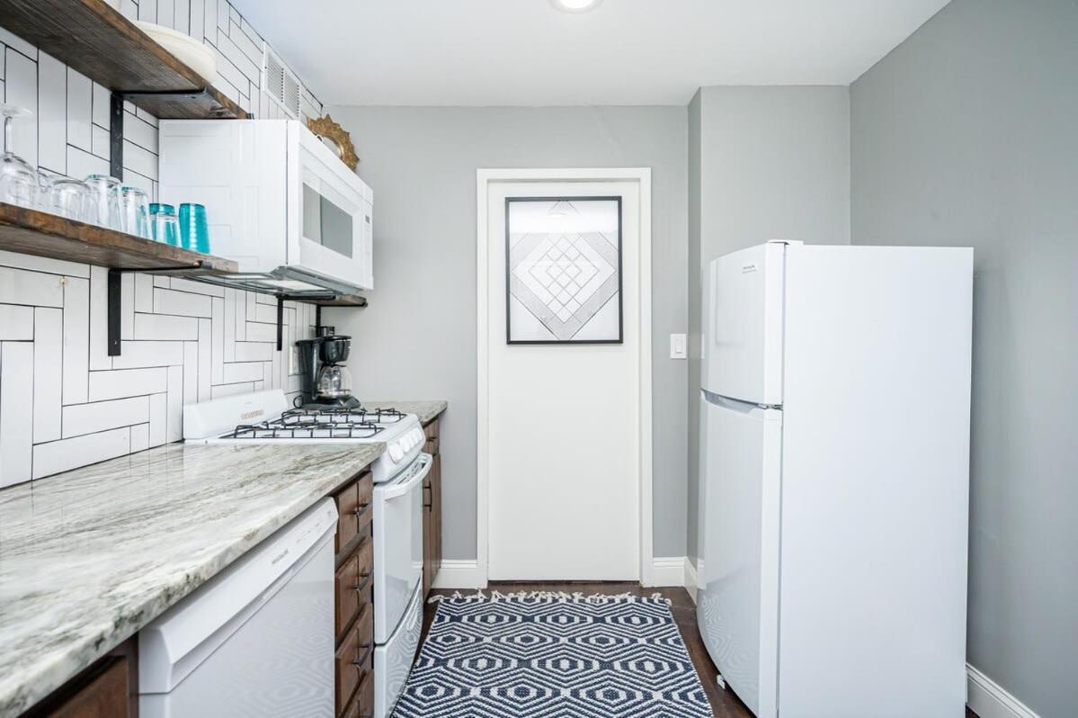 Two-Bedroom Apartment - Photo 19