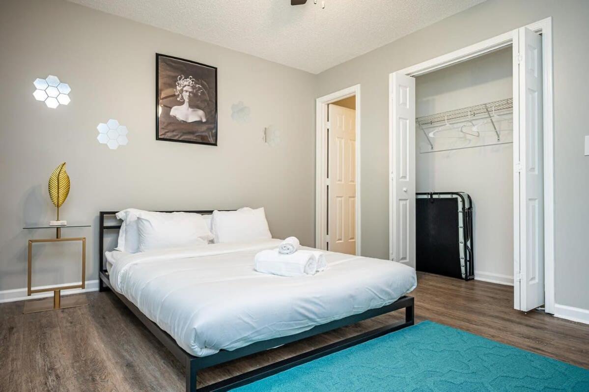 Family Room - Photo 17