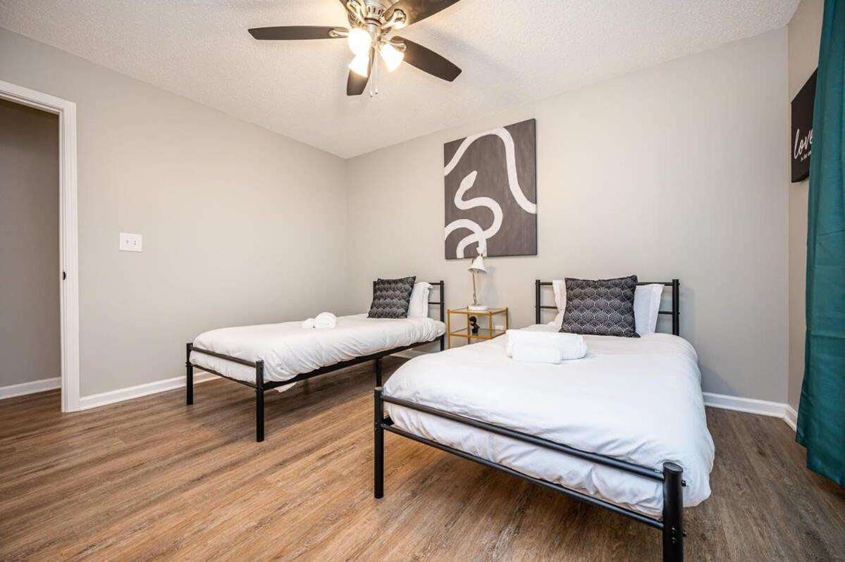 Family Room - Photo 6
