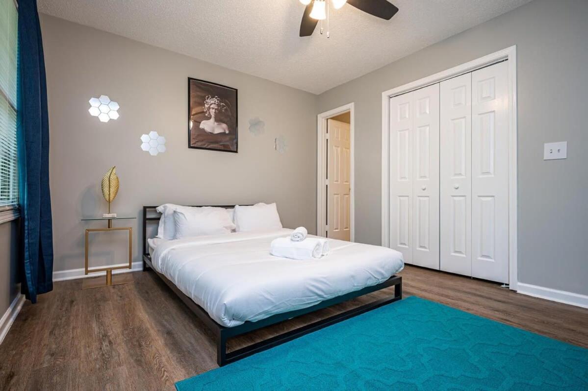 Family Room - Photo 11