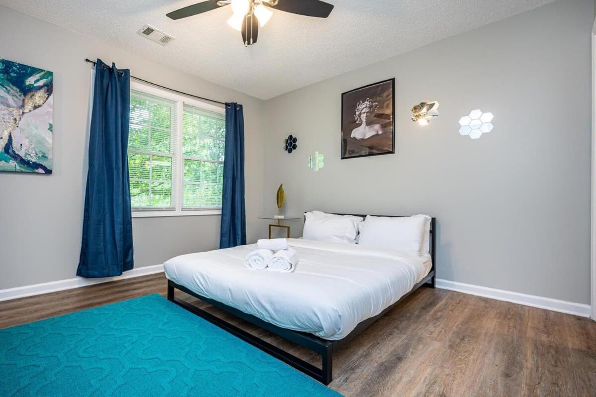 Family Room - Photo 12