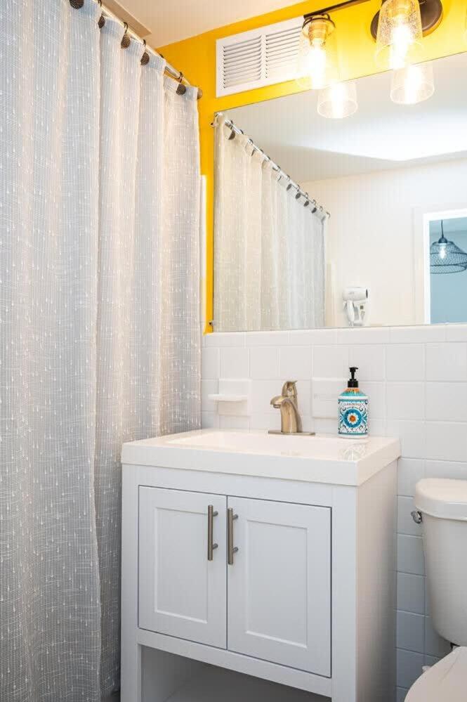 Three-Bedroom Apartment - Photo 16