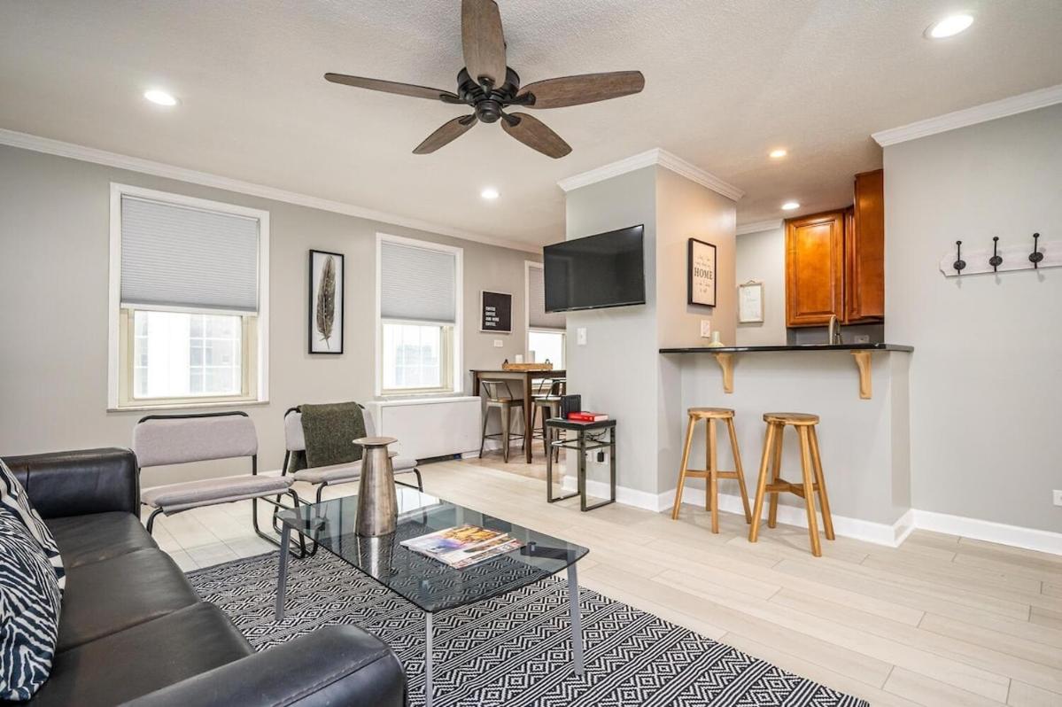One-Bedroom Apartment - Photo 1