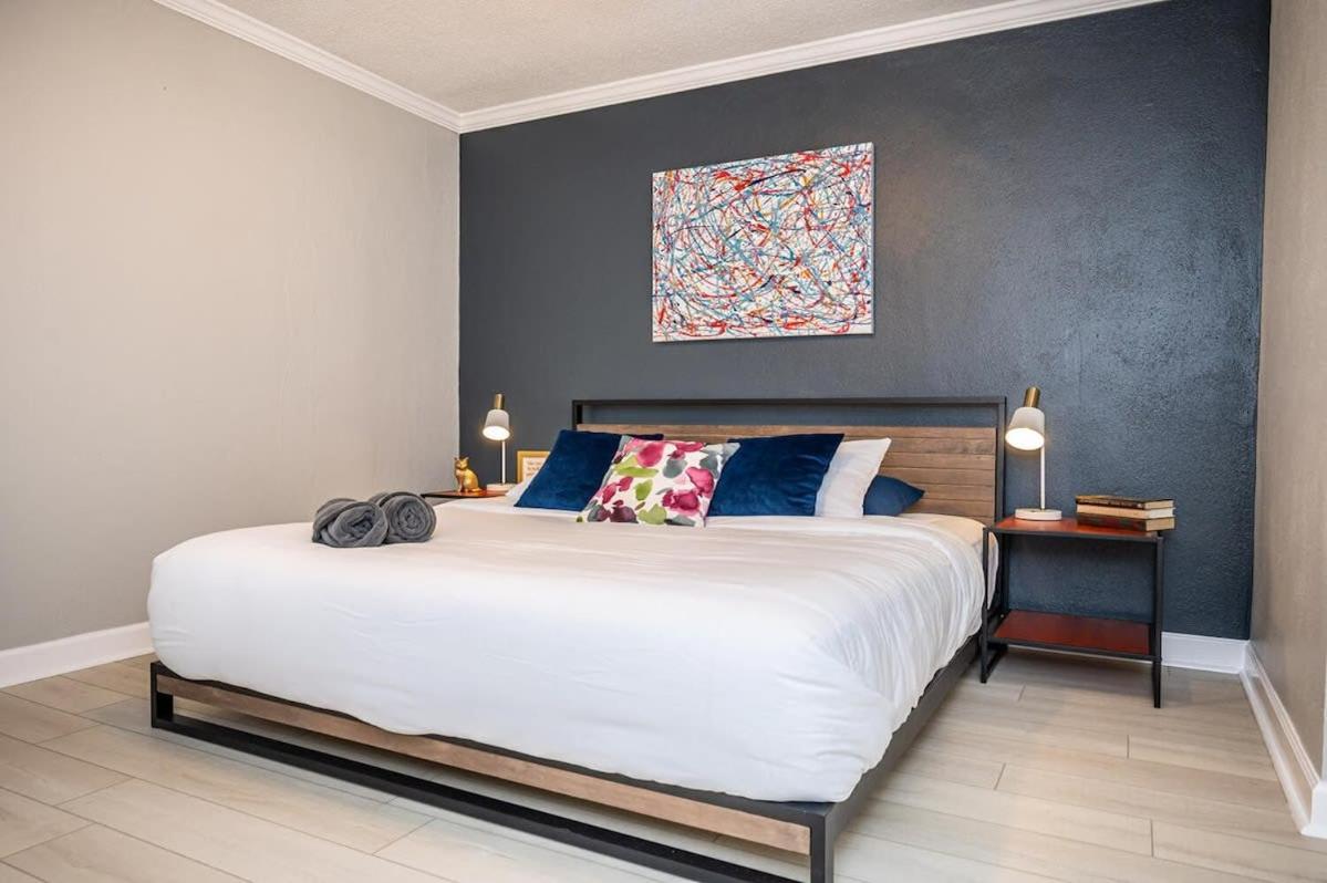 One-Bedroom Apartment - Photo 6