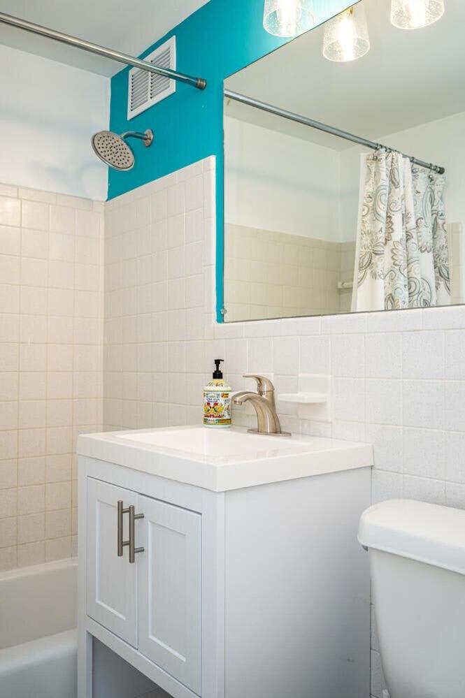 Three-Bedroom Apartment - Photo 25