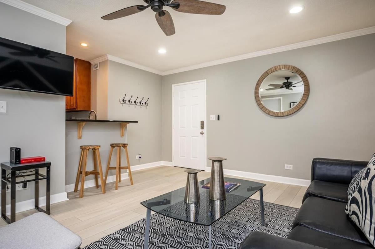 One-Bedroom Apartment - Photo 11