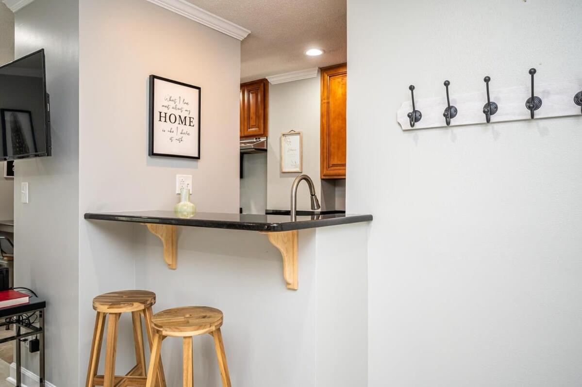One-Bedroom Apartment - Photo 12