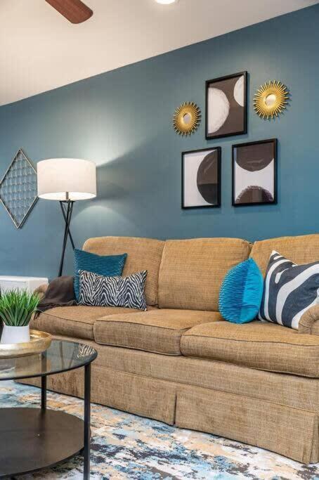Two-Bedroom Apartment - Photo 21