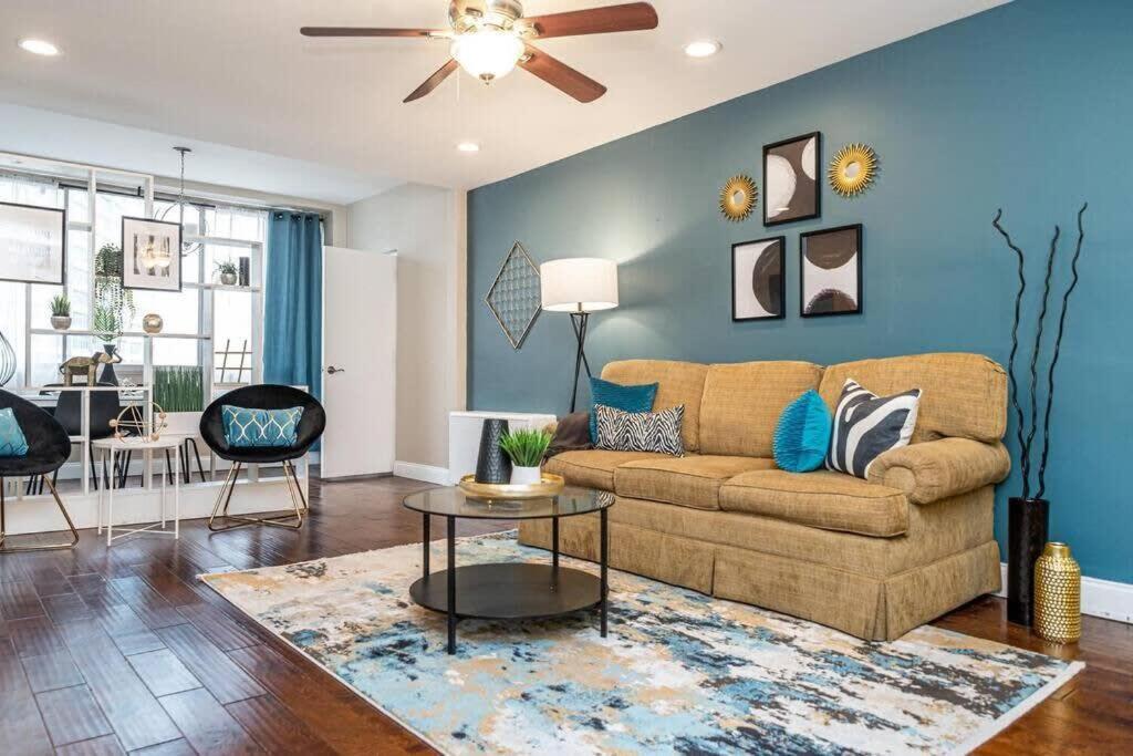 Two-Bedroom Apartment - Photo 19