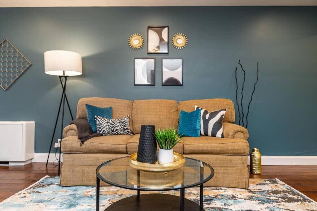 Two-Bedroom Apartment - Photo 40