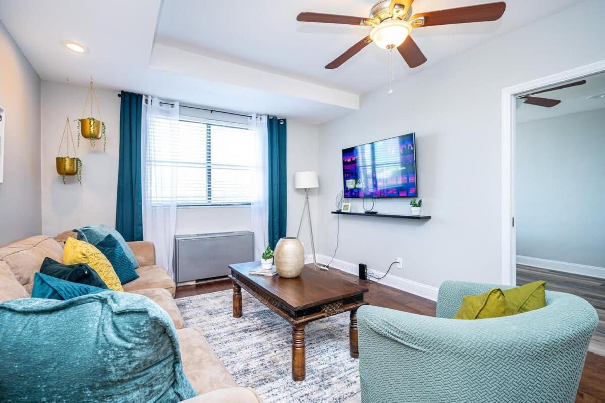 Two-Bedroom Apartment - Photo 35