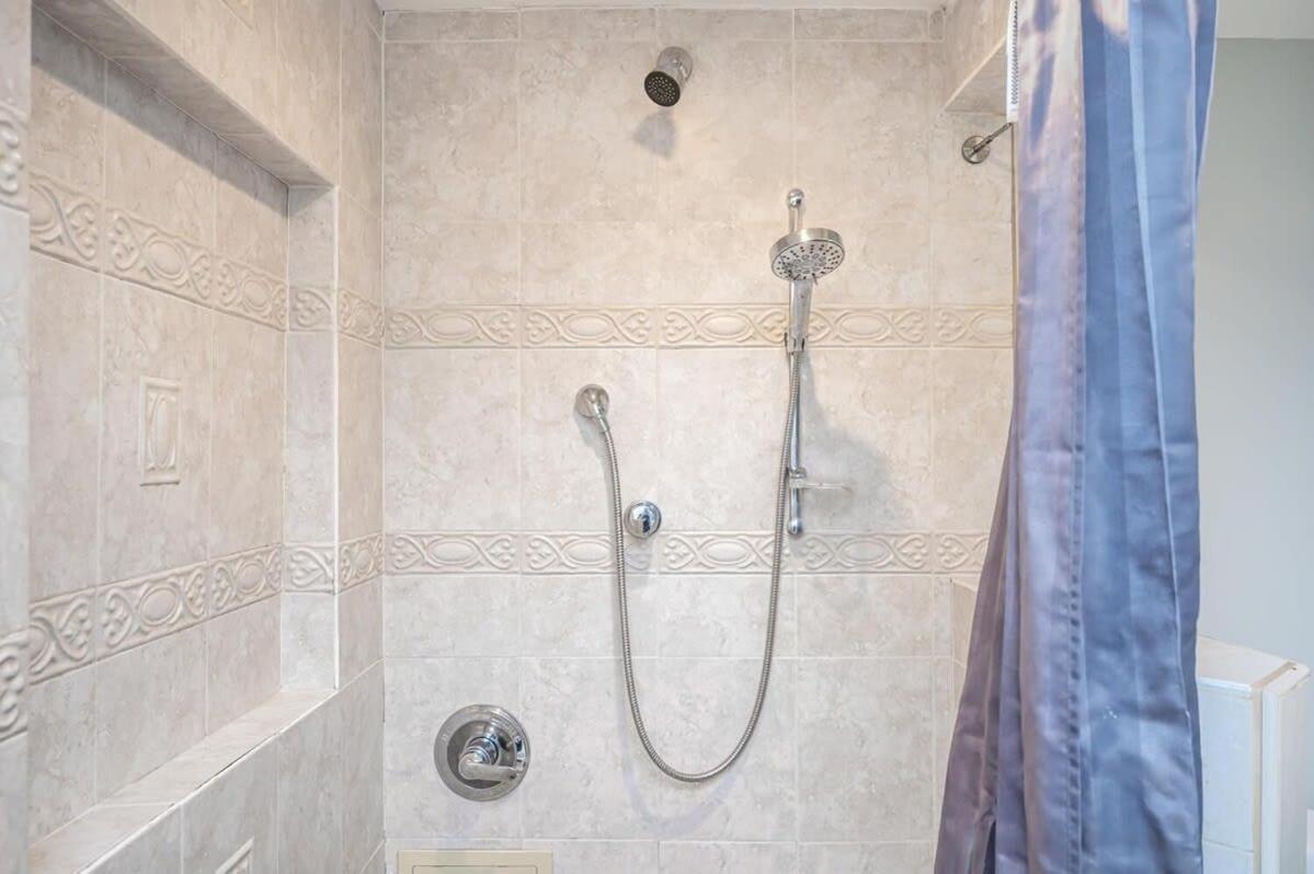 Two-Bedroom Apartment - Photo 21