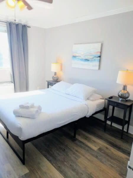 Two-Bedroom Apartment - Photo 33