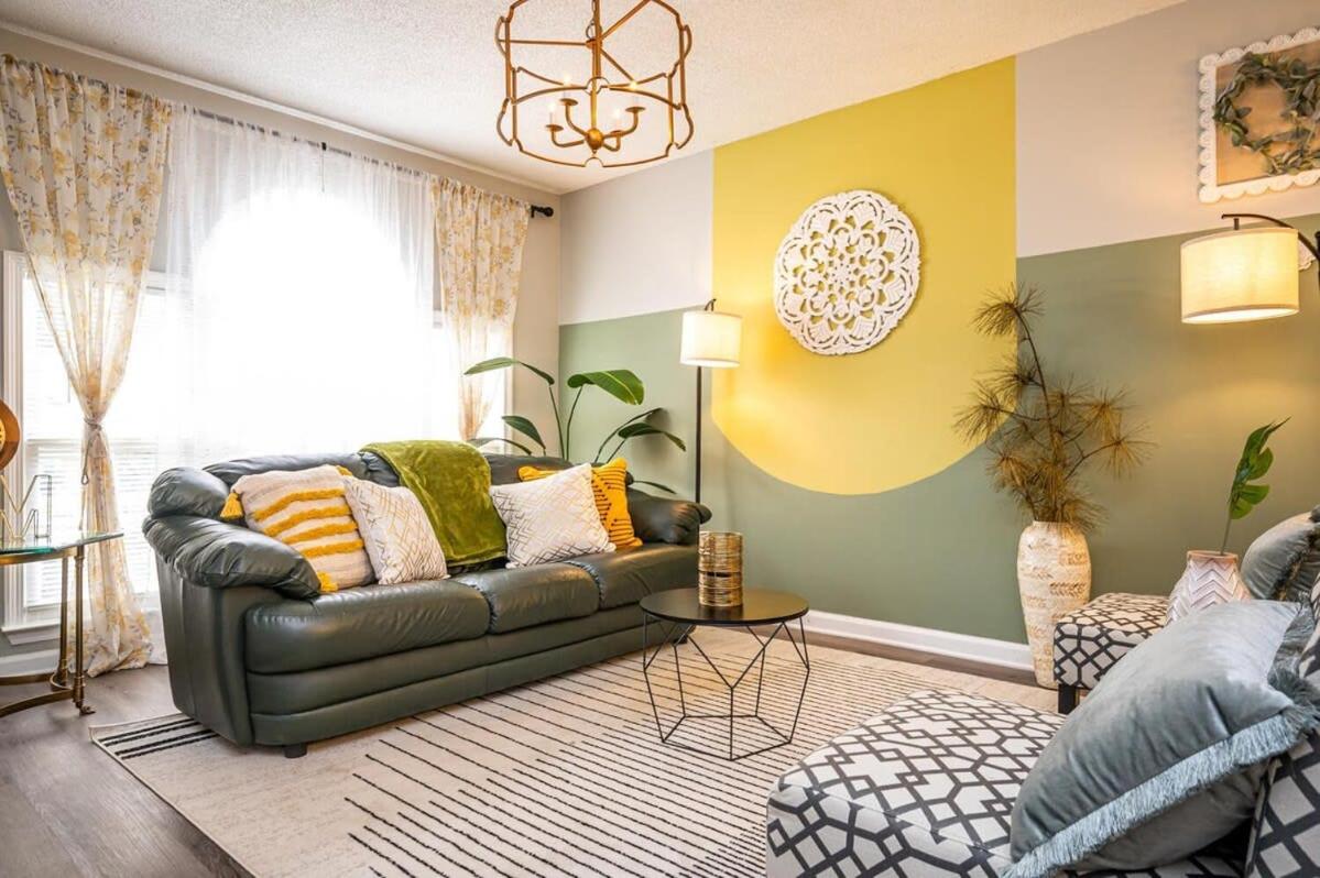 Family Room - Photo 17