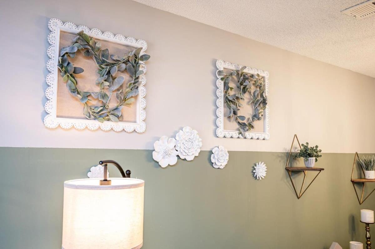 Family Room - Photo 2