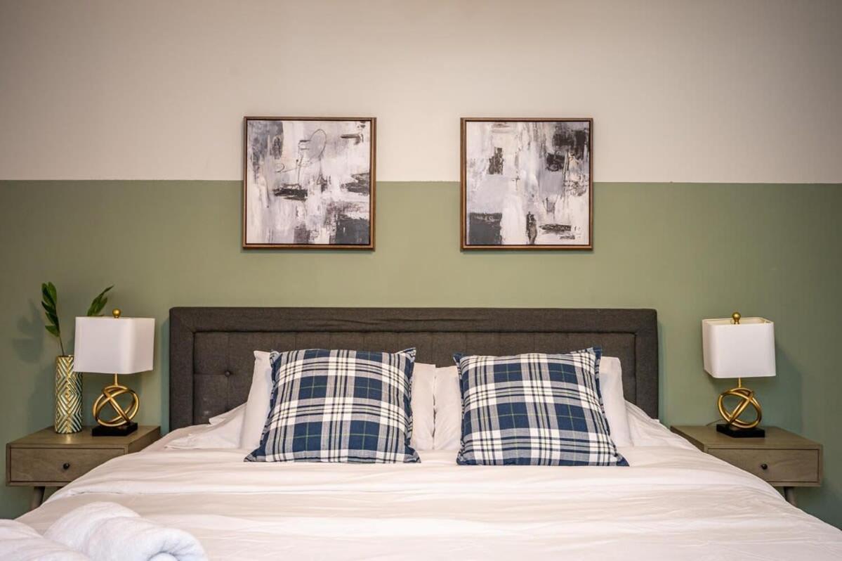 Family Room - Photo 15