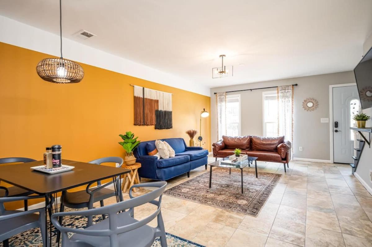 Family Room photo 1