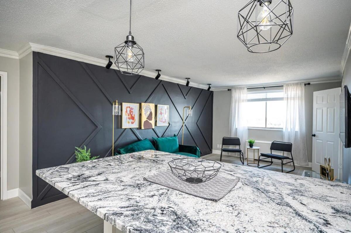 Three-Bedroom Apartment - Photo 3