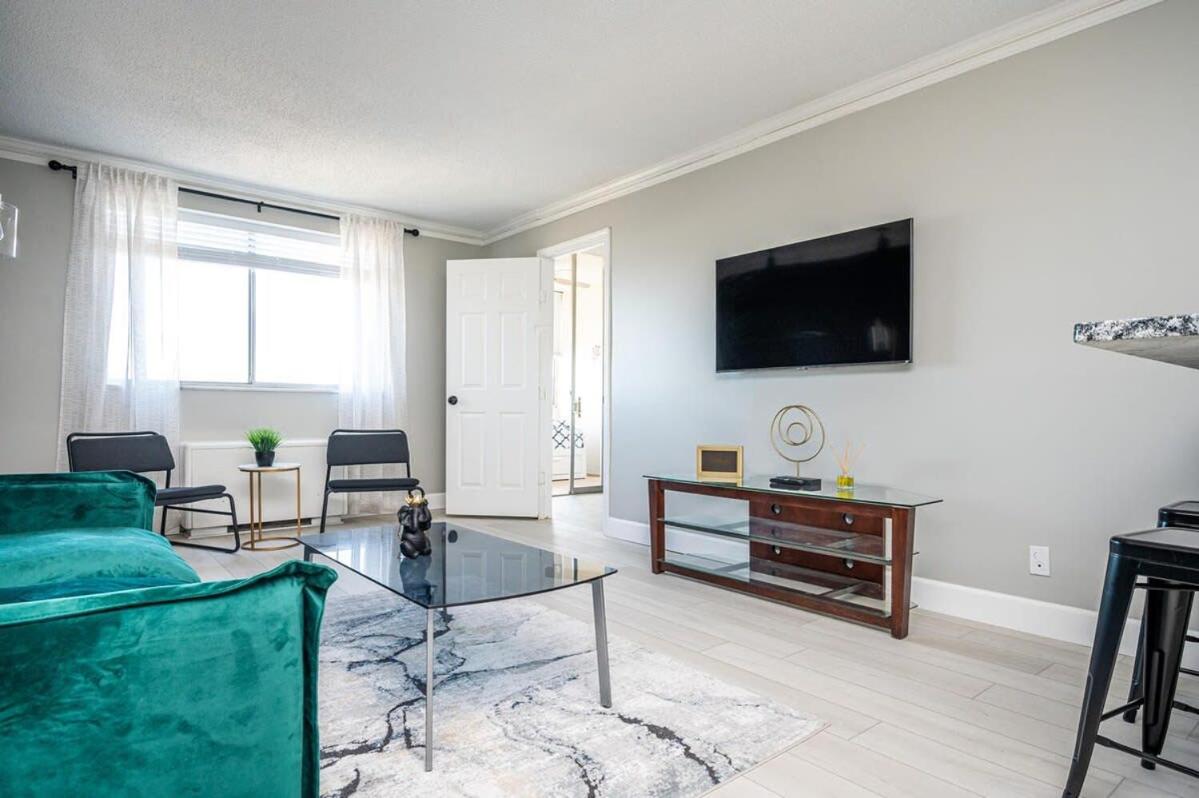 Three-Bedroom Apartment - Photo 10